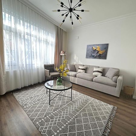 Center Of City In Besiktas 2 Plus 1 With 2 Bathroom And 3 Air Conditioner Istambul Exterior foto