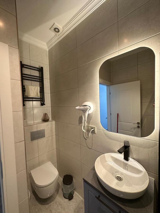 Center Of City In Besiktas 2 Plus 1 With 2 Bathroom And 3 Air Conditioner Istambul Exterior foto