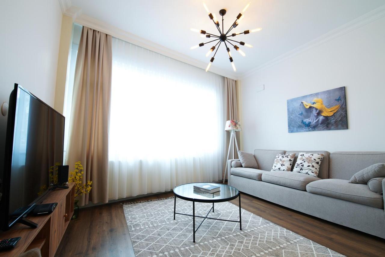 Center Of City In Besiktas 2 Plus 1 With 2 Bathroom And 3 Air Conditioner Istambul Exterior foto