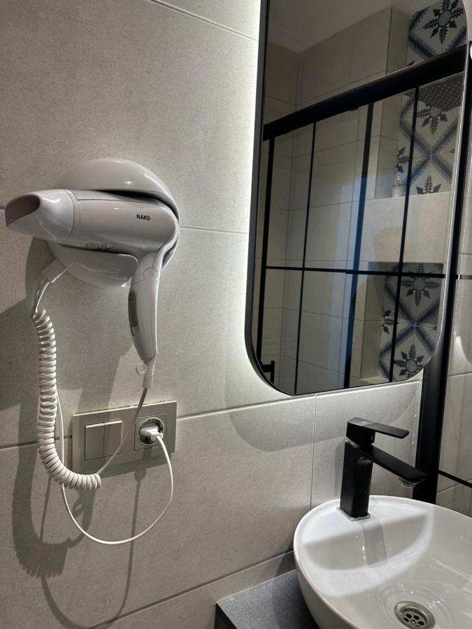 Center Of City In Besiktas 2 Plus 1 With 2 Bathroom And 3 Air Conditioner Istambul Exterior foto