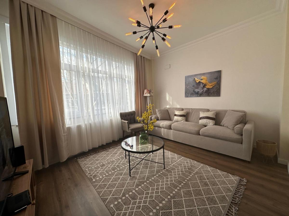 Center Of City In Besiktas 2 Plus 1 With 2 Bathroom And 3 Air Conditioner Istambul Exterior foto