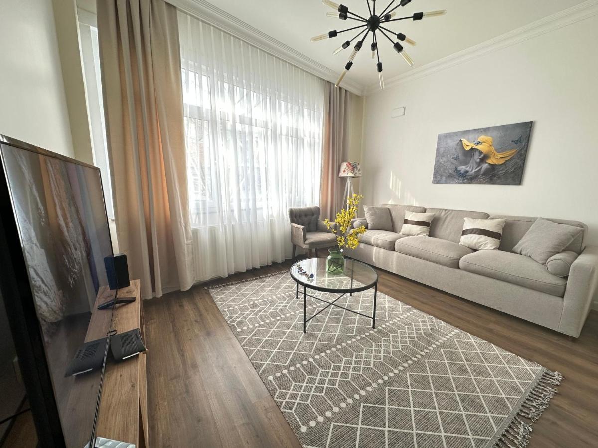 Center Of City In Besiktas 2 Plus 1 With 2 Bathroom And 3 Air Conditioner Istambul Exterior foto